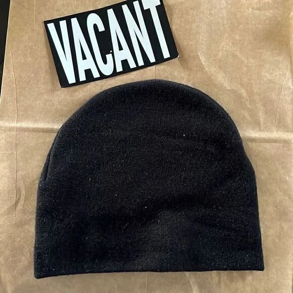 Vacant Beanie One size.  - Picture 2 of 2